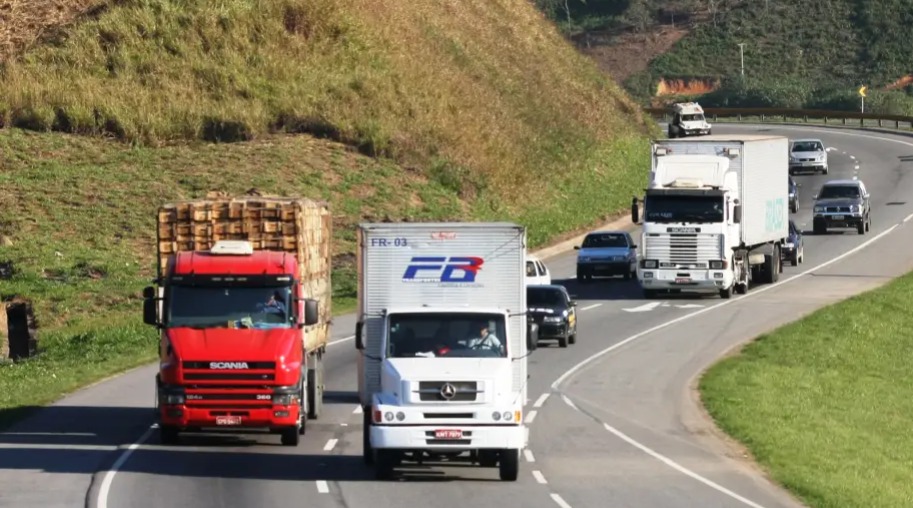 Bolsonaro sanciona programa de renovação da frota rodoviária com vetos